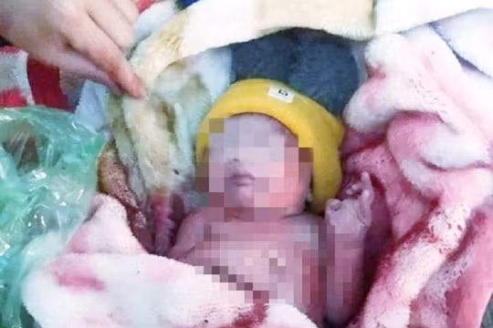 Đăk Lăk: Một bé trai còn nguyên dây rốn bị bỏ rơi ven đường