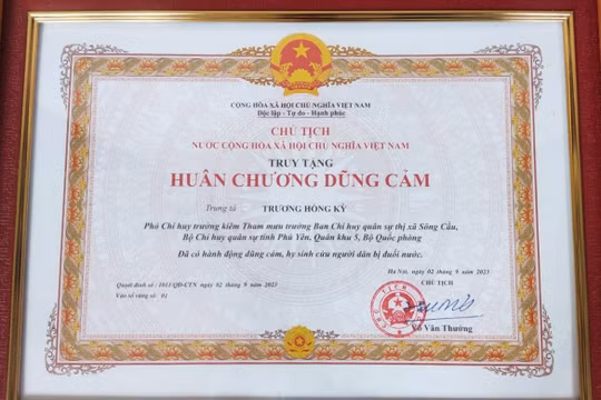 Chủ tịch nước truy tặng Huân chương dũng cảm cho Trung tá Trương Hồng Kỳ