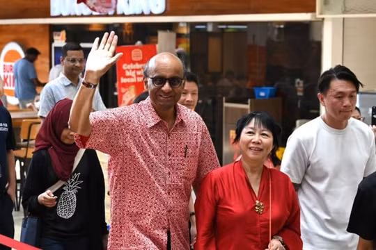 Ông Tharman Shanmugaratnam cảm ơn người dân Singapore sau khi được bầu làm Tổng thống