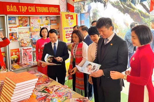 Hơn 1.000 ấn phẩm tham gia Hội báo xuân Quý Mão tỉnh Yên Bái