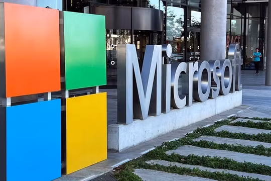 Microsoft sa thải 10.000 nhân viên
