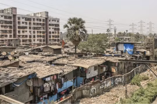 Cư dân khu ổ chuột Mumbai phản đối kế hoạch tái phát triển của tỷ phú Adani