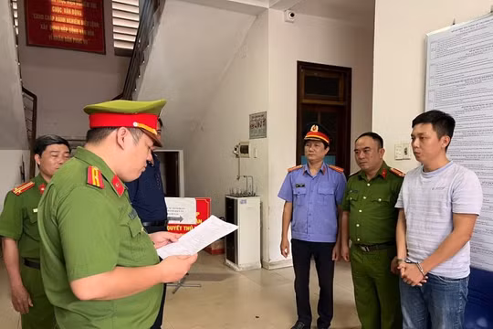 Bắt cán bộ tín dụng nhờ người quen thế chấp nhà "vay hộ" gần 5 tỷ đồng để tiêu xài