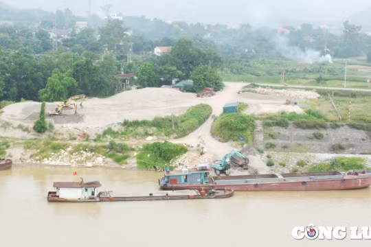 Xã Minh Quang (Ba Vì): Bến bãi ngang nhiên hoạt động trái phép trong mùa mưa lũ