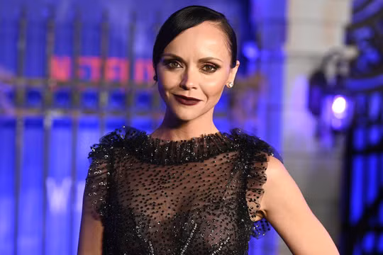 Christina Ricci suýt bị kiện vì từ chối đóng cảnh nóng