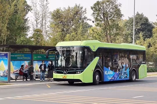 Hà Nội: Thêm nhiều điểm đón trả khách trên lộ trình buýt điện E02