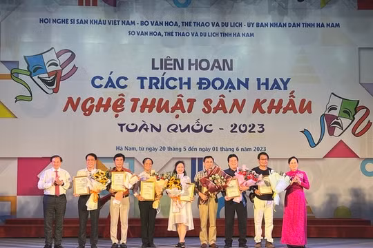 54 Huy chương Vàng và nhiều giải thưởng được trao tại Liên hoan sân khấu Hà Nam