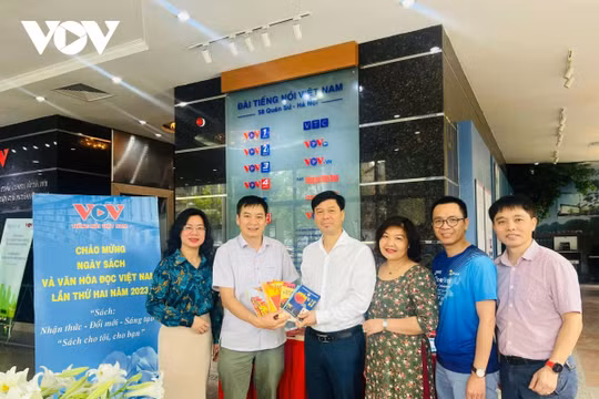 Giới thiệu hàng trăm đầu sách tại Trung tâm Phát thanh quốc gia