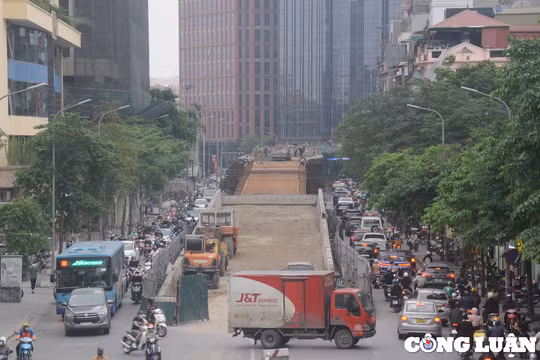 Cầu vượt chữ C tại Hà Nội tiếp tục lỡ hẹn, không thể thông xe dịp 30/4 như dự kiến