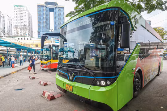 Cần chuyển đổi mạnh mẽ xe buýt Hà Nội cả về chất và lượng