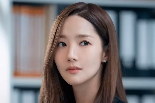 Cô nàng Park Min Young bị cấm xuất cảnh