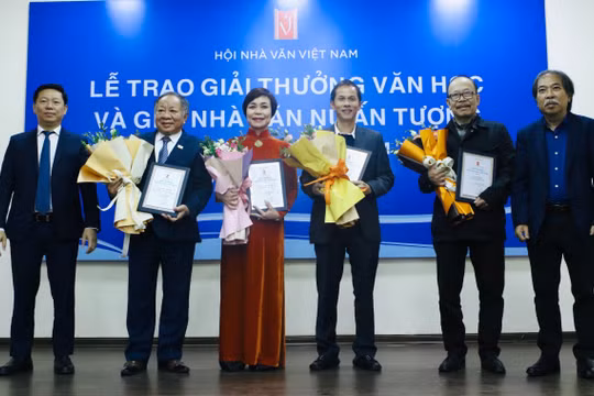 Trao giải thưởng Văn học Hội Nhà văn Việt Nam năm 2022