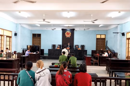 16 năm tù cho người cha đồi bại hiếp dâm con gái ruột