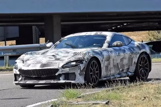 Ferrari V12 lộ ảnh chạy thử trên đường đua