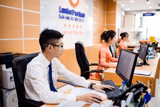 Chứng khoán 6/1 chấm dứt đà tăng, LienvietPostBank thành điểm sáng