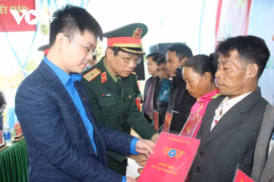 Đài Tiếng nói Việt Nam phối hợp trao tặng 5 nhà Đại đoàn kết tại Quảng Trị