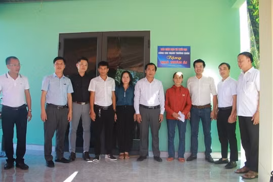 Báo Giáo dục và Thời đại tổ chức khánh thành nhà nhân ái