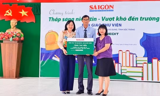 Báo Sài Gòn giải phóng bàn giao thư viện và trao học bổng cho Trường THPT Đoàn Văn Tố