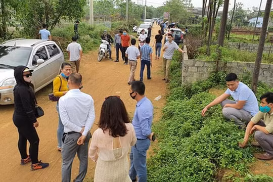 Năm 2022, “cò” đất hết cửa tạo “sóng”?