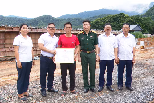 Thanh Hóa: Tặng Giấy khen cho công dân dũng cảm cứu người đuối nước