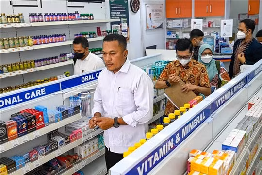 Phía sau thảm hoạ ngộ độc siro ho gây chấn động toàn cầu