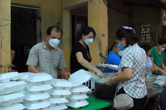 10 năm lan toả tinh thần nhân ái qua suất ăn tình thương