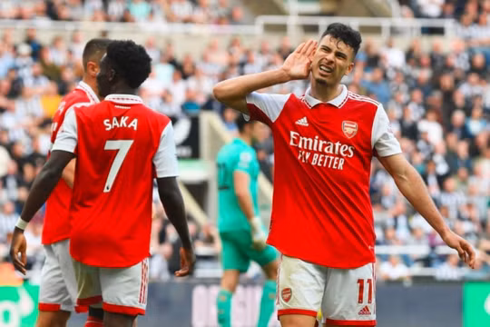 Odegaard tỏa sáng, Arsenal dễ dàng kiếm 3 điểm trước Newscastle