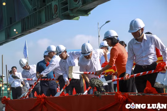 Hà Nội: Hợp long cầu Vĩnh Tuy 2 vượt sông Hồng