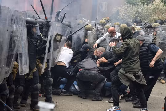 Lính NATO bị thương ở Kosovo, quân đội Serbia trong tình trạng báo động cao nhất