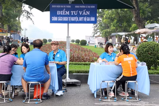 Hà Nội: “Điểm tuyên truyền” đưa chính sách BHXH, BHYT tới đông đảo người dân