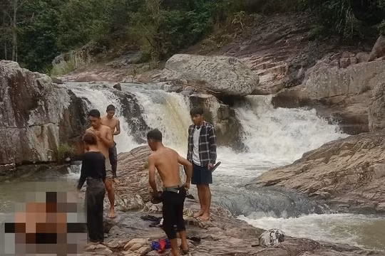 Gia Lai: Nhóm học sinh rủ nhau đi thác tắm, 2 em đuối nước thương tâm