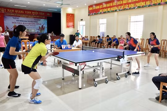 24 vận động viên tranh tài ở Giải bóng bàn truyền thống Hội Nhà báo Việt Nam tỉnh Quảng Bình lần thứ 23