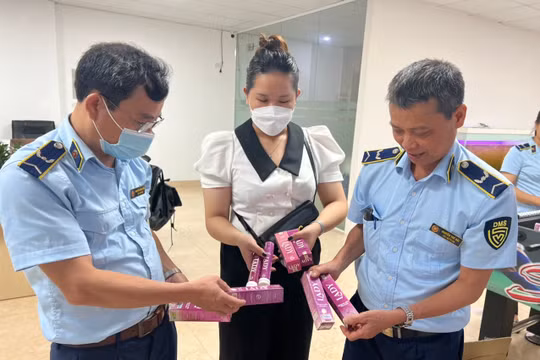 Khởi tố hình sự 2 đối tượng kinh doanh thực phẩm chức năng giả trên mạng xã hội