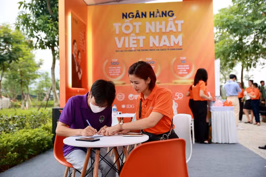 SHB tăng cường đồng hành, hỗ trợ sinh viên Đại học Quốc gia Hà Nội