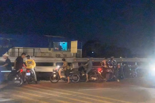 Cố tình băng qua đường ray, người đàn ông bị tàu hoả đâm tử vong