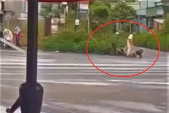 Gia Lai: Tạm đình chỉ công tác cán bộ trật tự phường 'giằng co" với bà bán cá