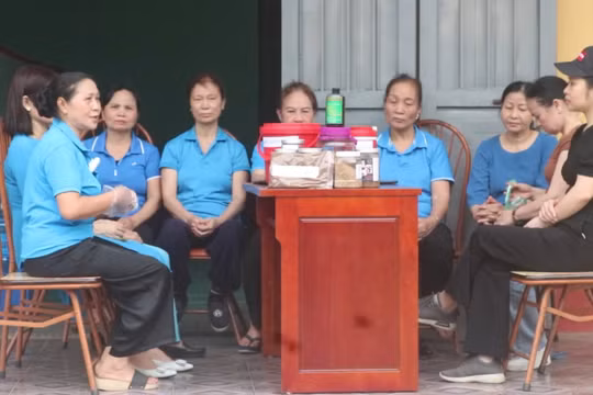 Những người phụ nữ "biến" chất thải sinh hoạt thành phân hữu cơ