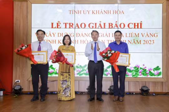 Lễ trao Giải báo chí về Xây dựng Đảng tỉnh Khánh Hòa lần thứ 3 năm 2023