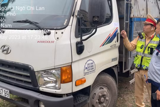 Phạt 24 triệu đồng tài xế vi phạm nồng độ cồn, không nhường đường xe ưu tiên