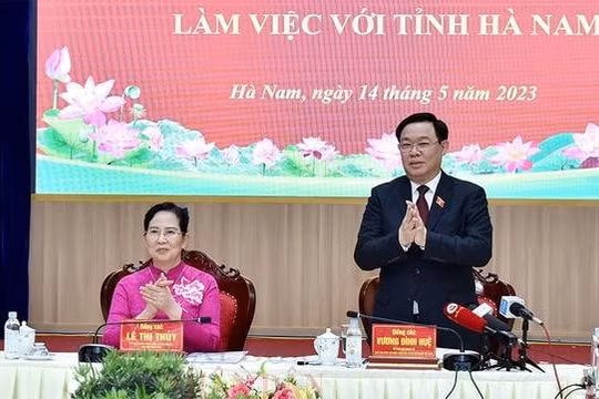 Chủ tịch Quốc hội Vương Đình Huệ làm việc với Ban Thường vụ Tỉnh ủy Hà Nam
