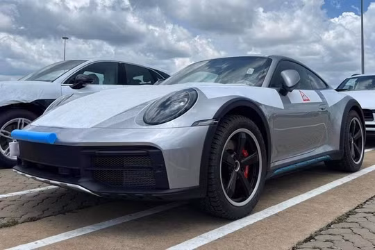 Porsche 911 phiên bản Rally đầu tiên về Việt Nam, giá gần 15,3 tỉ đồng
