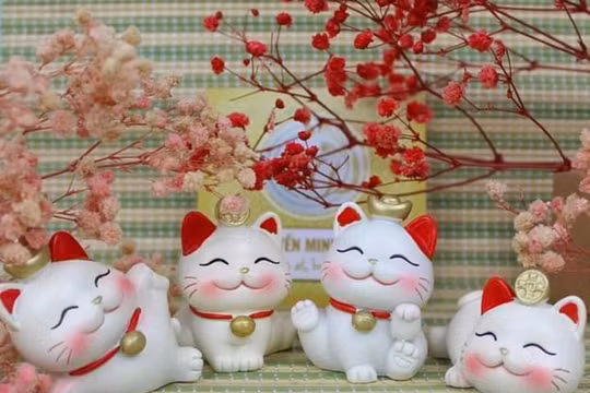 Thị trường quà tặng và đồ trang trí Tết Quý Mão đa dạng với hình tượng con mèo