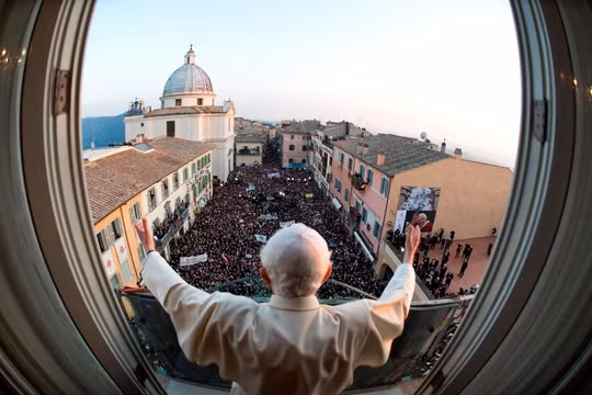 Thế giới thương tiếc về sự qua đời của cựu Giáo hoàng Benedict XVI