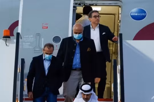 5 tù nhân Mỹ được Iran trả tự do đã lên máy bay về nước