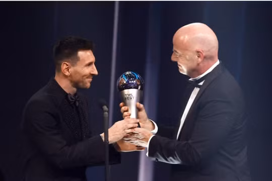Lionel Messi nhận danh hiệu Cầu thủ xuất sắc nhất thế giới