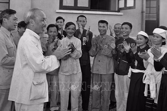 Bài 1: Món quà quý nhất với Bác Hồ