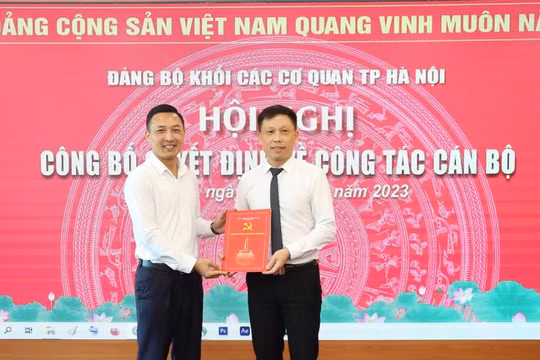 Trao quyết định chuẩn y đồng chí Nguyễn Thành Lợi giữ chức Bí thư Đảng ủy Báo Kinh tế & Đô thị