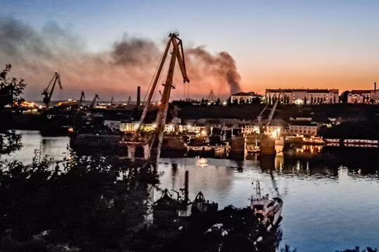 Ukraine không kích dữ dội vào Hạm đội Biển đen ở Crimea, 2 tàu Nga bị hư hỏng