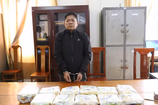 Bắt kẻ vận chuyển thuê 11 kg ma túy đá để lấy 80 triệu đồng tiền công