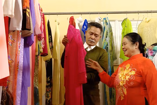 Những chiếc áo dài 0 đồng đong đầy tình yêu thương
